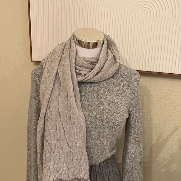 GRAY SCARF BNWT - Picture 5 of 6